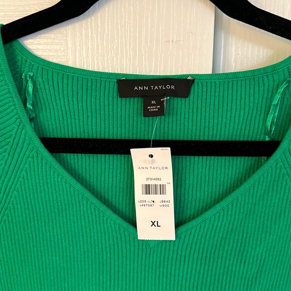 Ann Taylor Lite-weight Knit Short-Sleeved Top - Picture 2 of 3